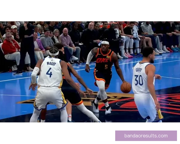 多尔特突破上篮重摔倒地受伤 已返回更衣室接受检查